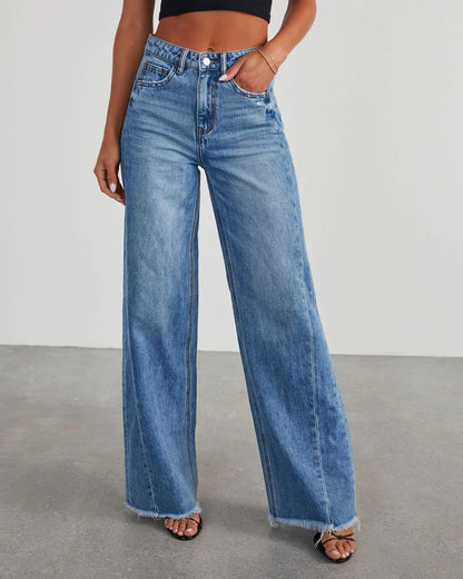 Jeans larghi da donna con cuciture laterali, orlo sfilacciato e gamba larga