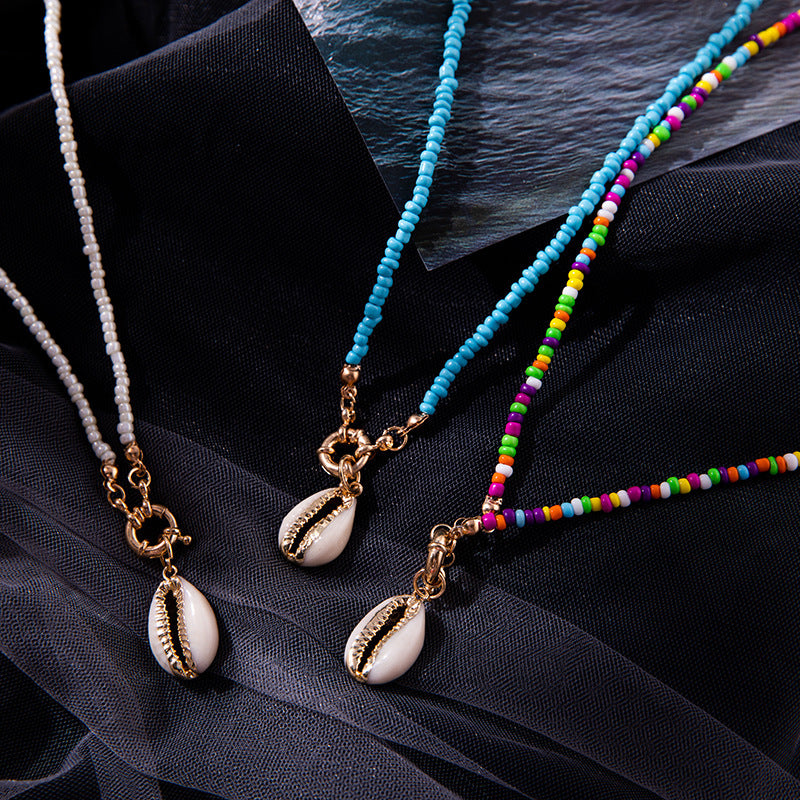 Contrasting Beige Shell Necklace