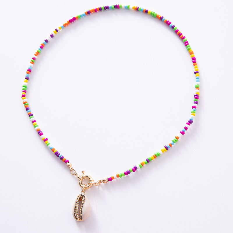 Contrasting Beige Shell Necklace