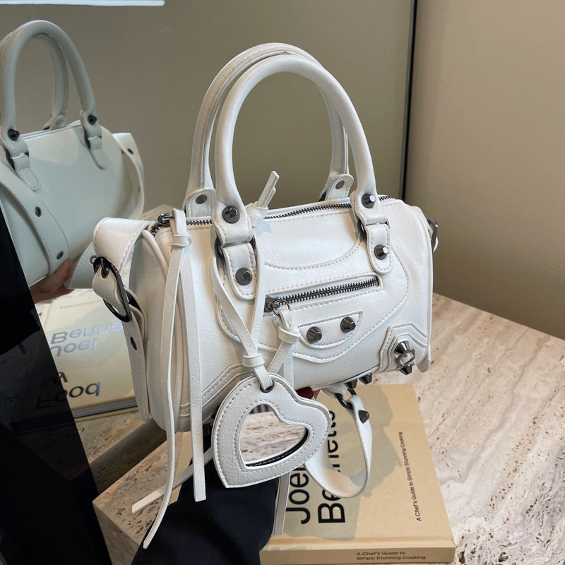 Borsa a tracolla portatile con rivetto e nappa sotto le ascelle