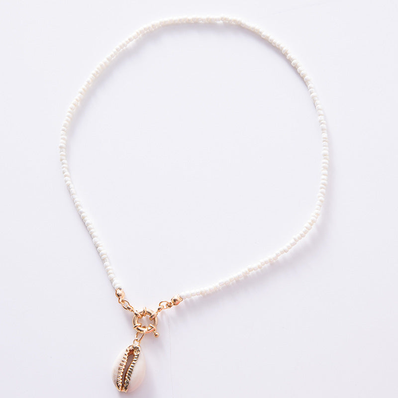 Contrasting Beige Shell Necklace