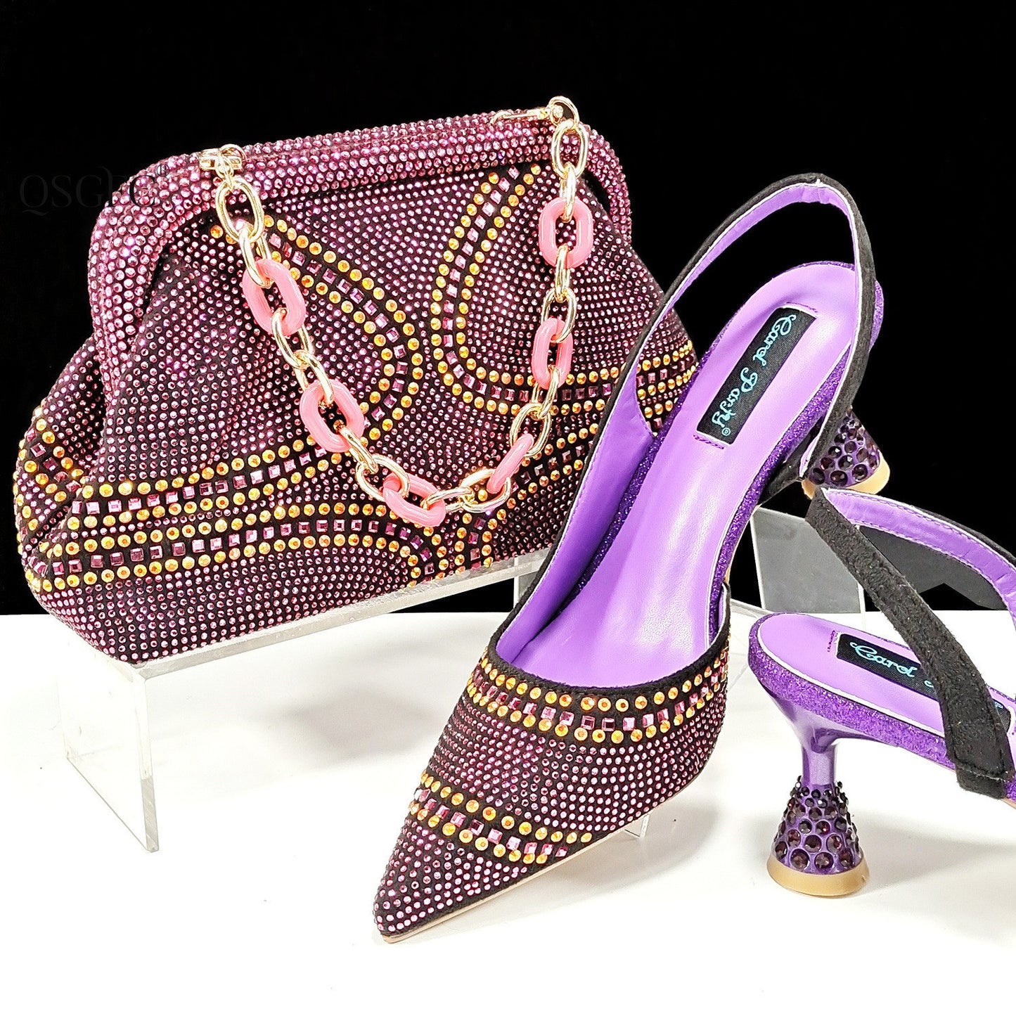 Scarpe e borse da donna a punta e scollate