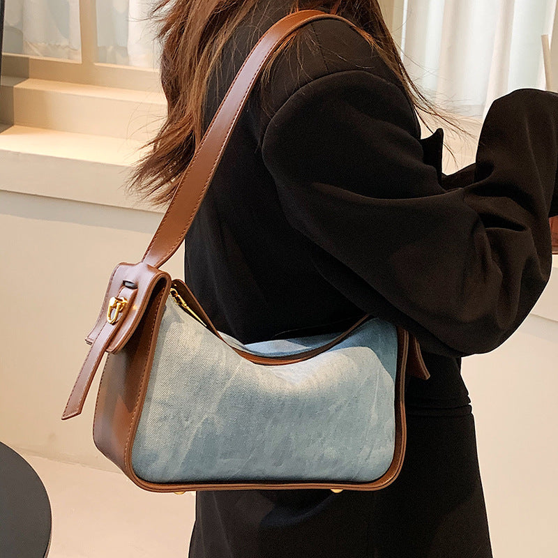 Borsa a tracolla da donna di grande capacità e con texture di alta qualità