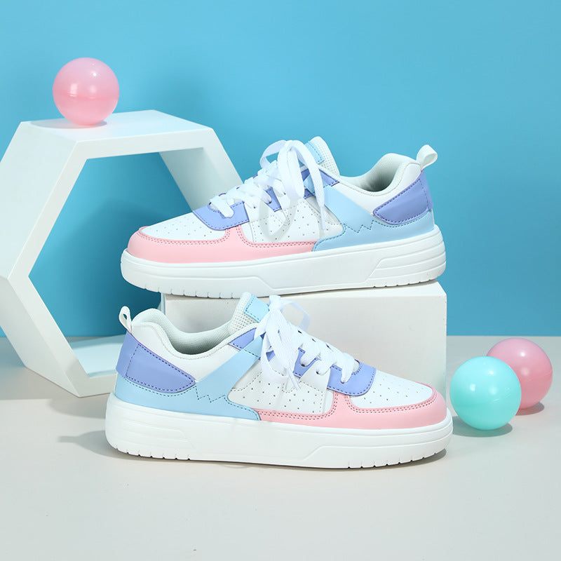 Coppia di scarpe da ginnastica con plateau morbide e comode