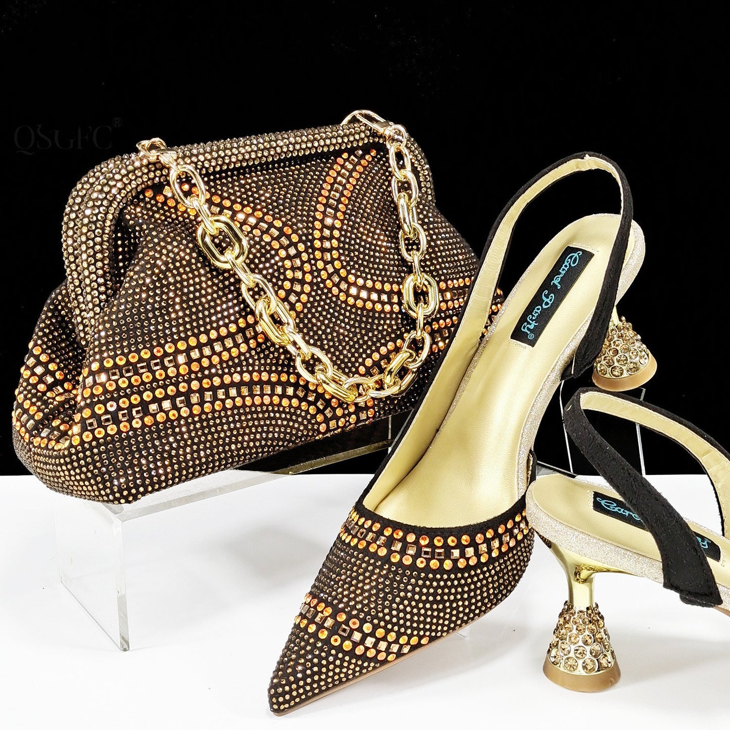Scarpe e borse da donna a punta e scollate