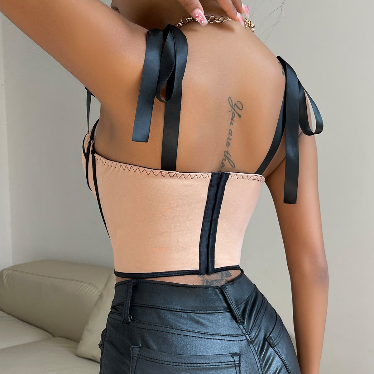 Canotta con fasciatura per personalità alla moda femminile