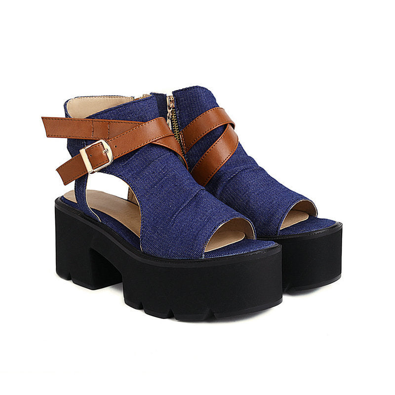 Sandali da donna in denim con cinturino in pelle e punta aperta, alla moda