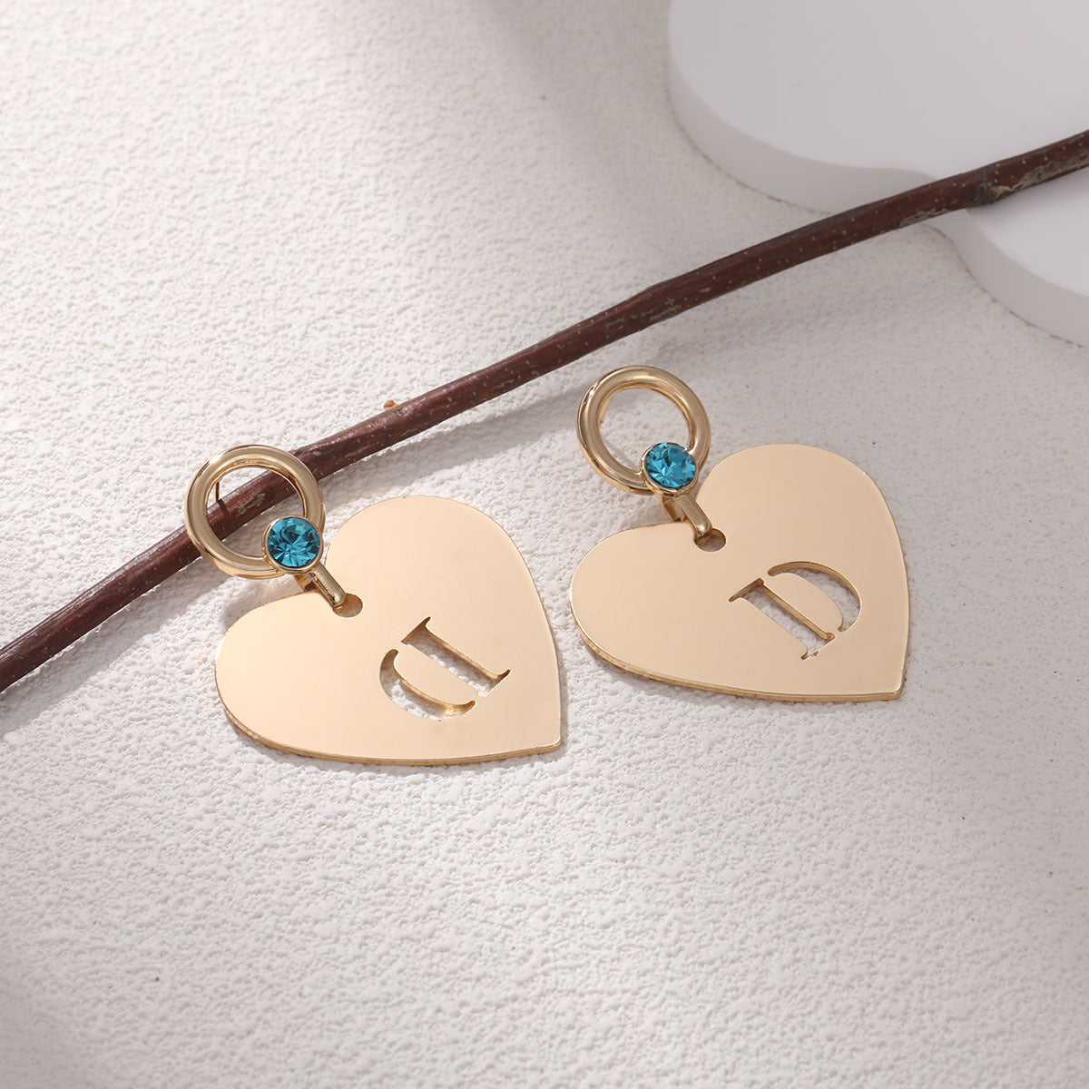 Orecchini da donna con zirconi intarsiati e diamanti a forma di cuore con nappa