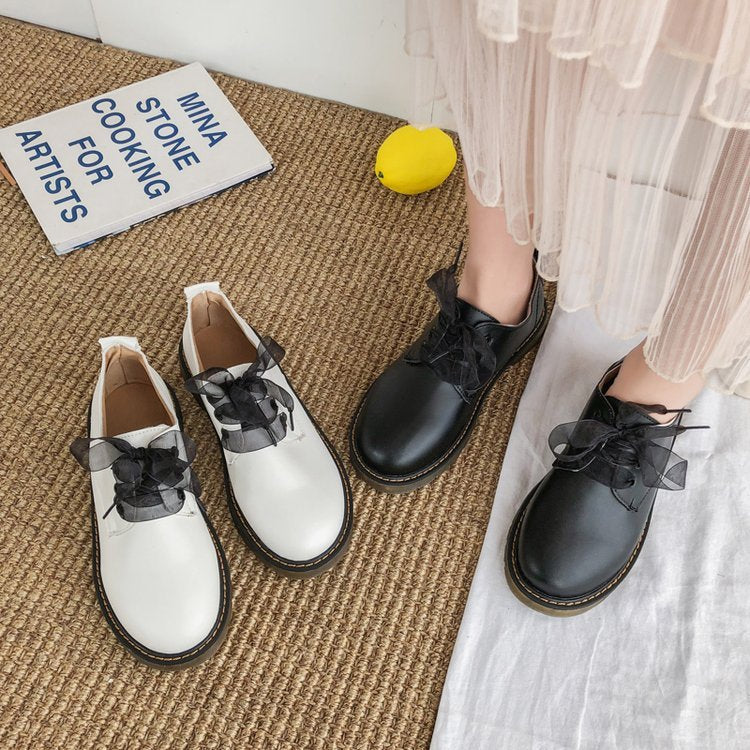 Damenschuhe mit flachen Schuhen