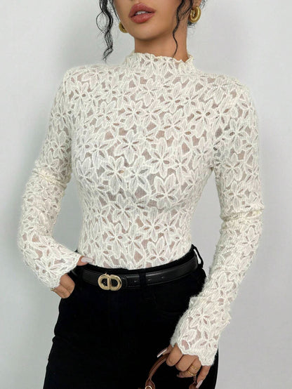 Maglietta aderente in pizzo con collo alto e orecchie in legno da donna