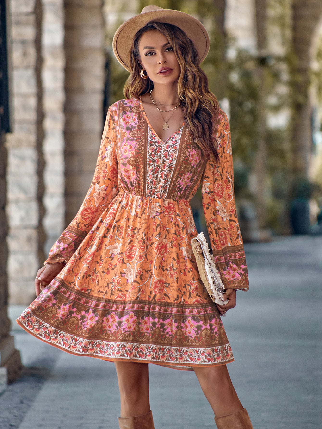 Bedrucktes Kleid mit V-Ausschnitt und Taillenregulierung und langen Ärmeln für Damen