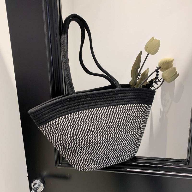 Strohtasche mit großem Fassungsvermögen in Frühlingskontrastfarbe