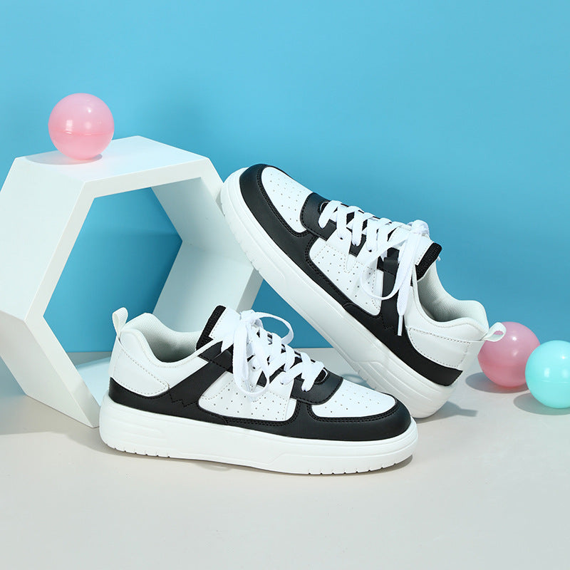 Coppia di scarpe da ginnastica con plateau morbide e comode