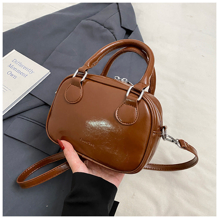 Women's  Shoulder Messenger Bag Portable And Fashion Handbag