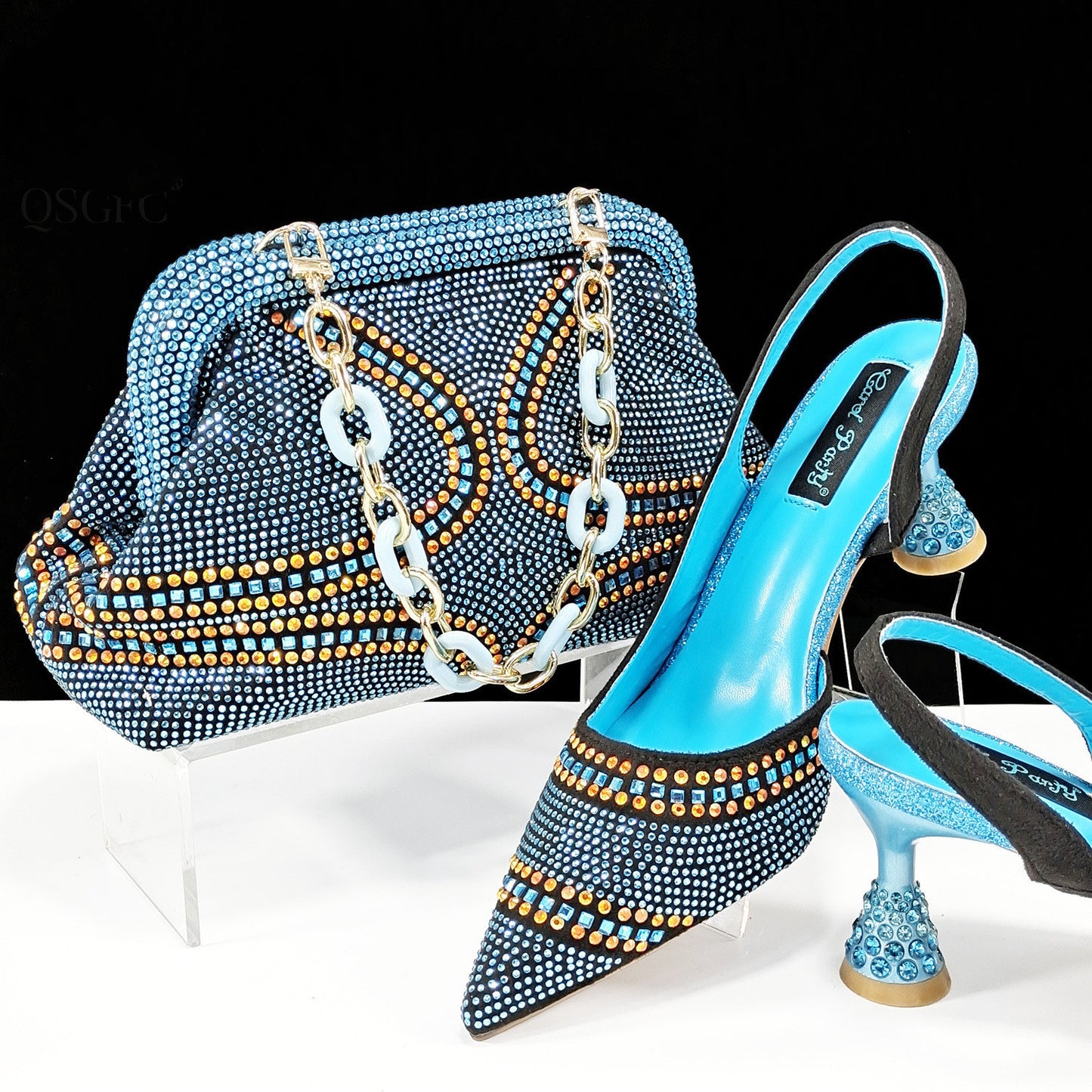 Scarpe e borse da donna a punta e scollate