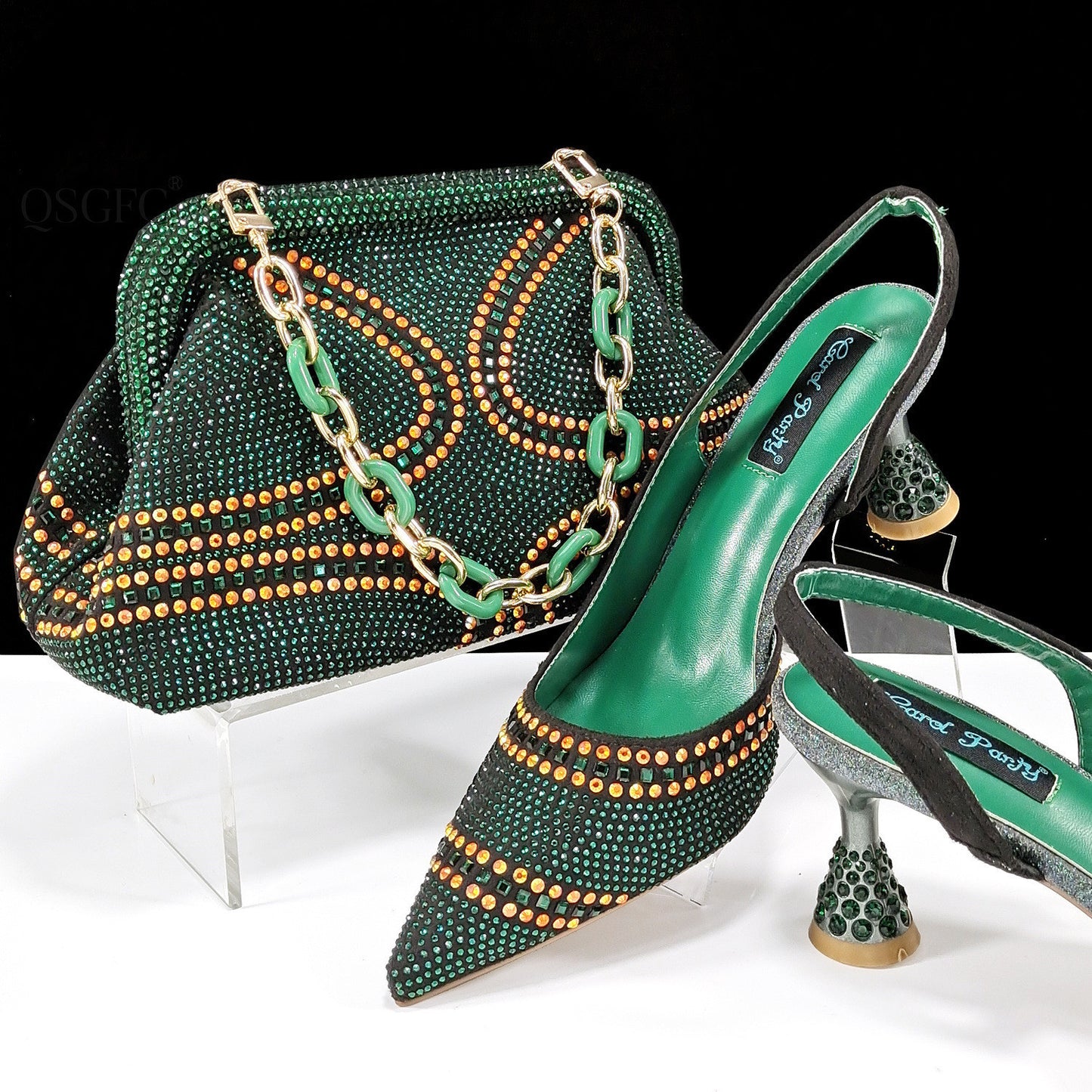 Scarpe e borse da donna a punta e scollate