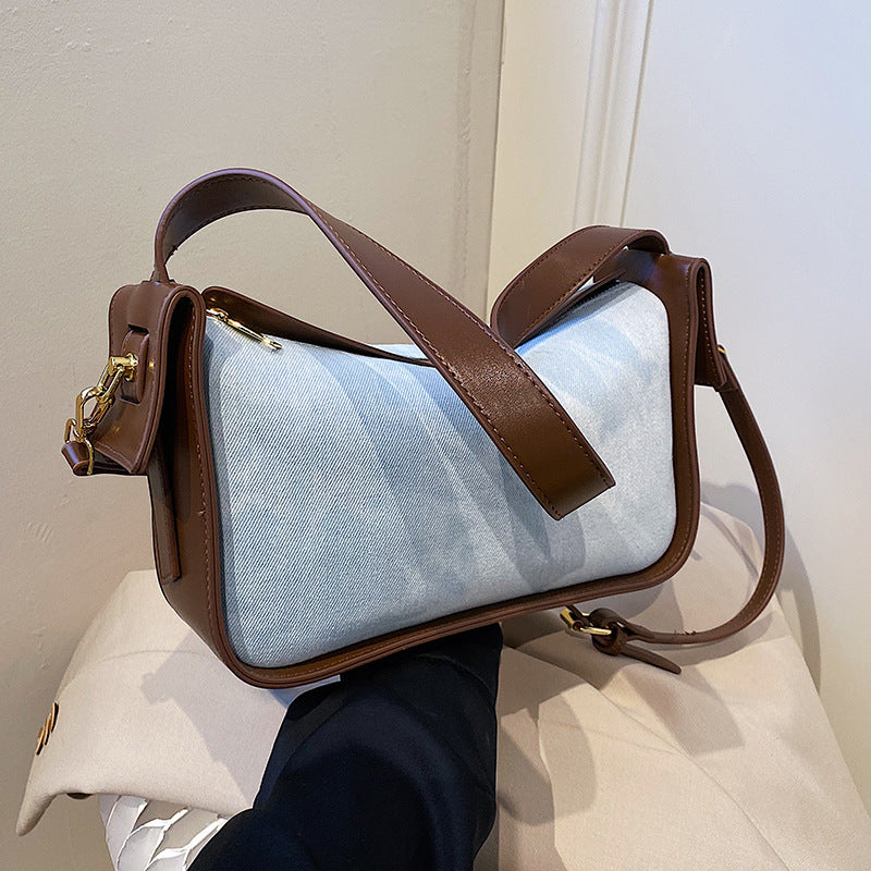 Borsa a tracolla da donna di grande capacità e con texture di alta qualità