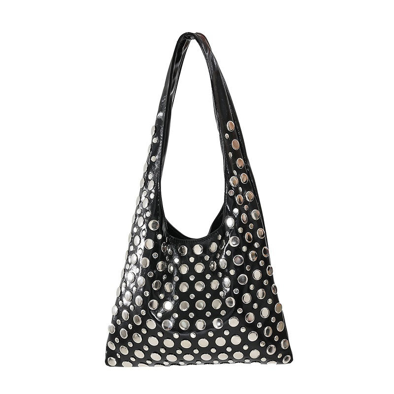 Borsa a tracolla con rivetti a pois da donna