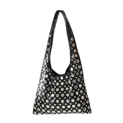 Borsa a tracolla con rivetti a pois da donna