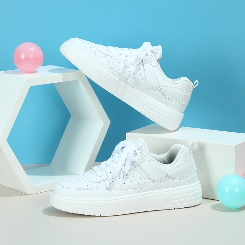 Coppia di scarpe da ginnastica con plateau morbide e comode
