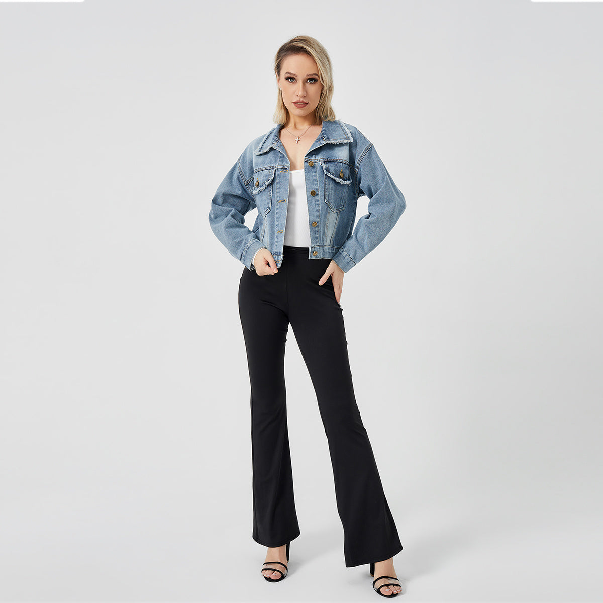 Giacca a maniche lunghe in denim da donna, modello alla moda