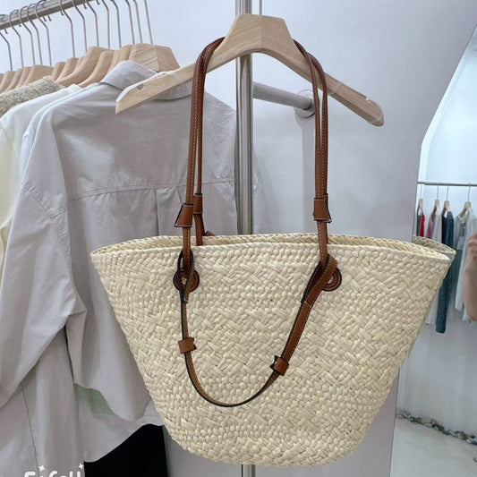 Tragbare Retro-Schultertasche aus Strohgewebe für Damen mit großem Fassungsvermögen