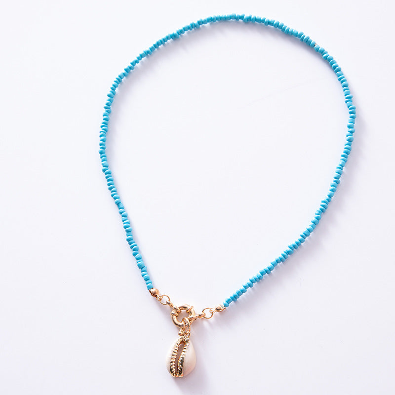 Contrasting Beige Shell Necklace