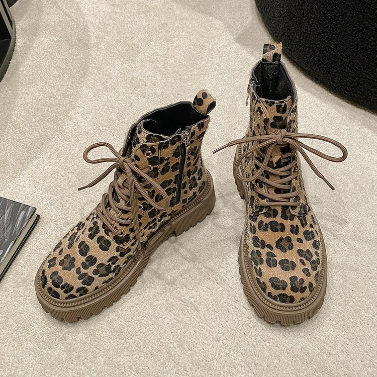Martin-Stiefel in Übergröße mit dicker Sohle und Leopardenmuster zum Schnüren