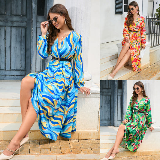 Bedrucktes Plissee-Kleid mit V-Ausschnitt und langen Ärmeln für Damen