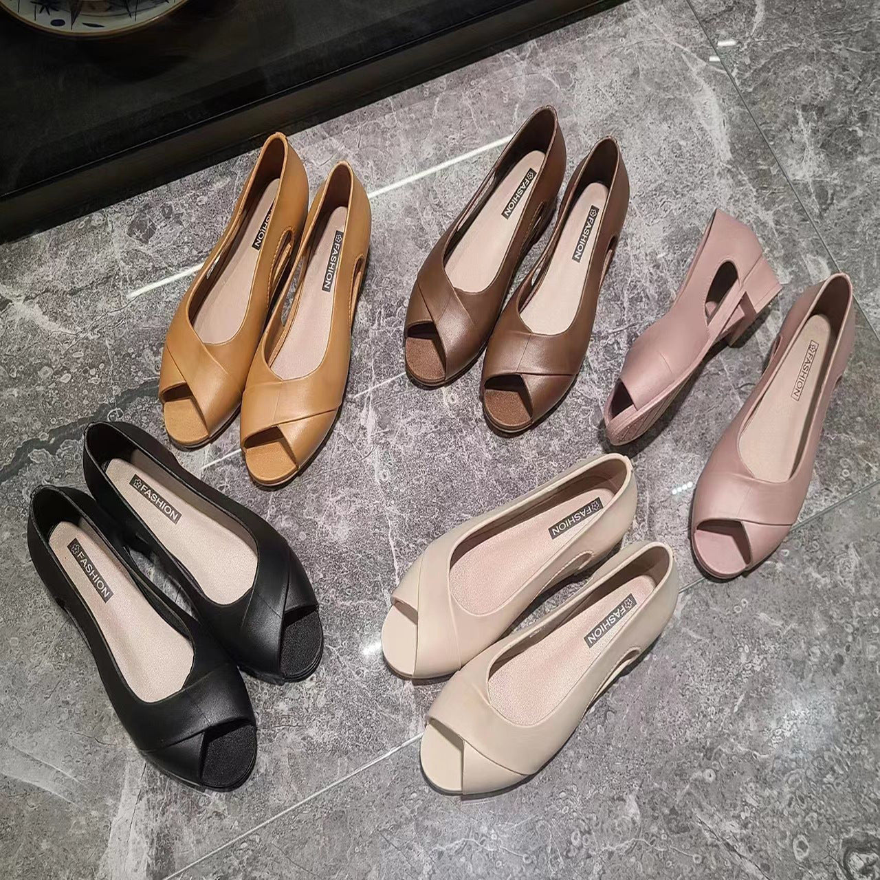 Neue Sandalen für Damen mit ausgehöhlter Plattform für drinnen und draußen