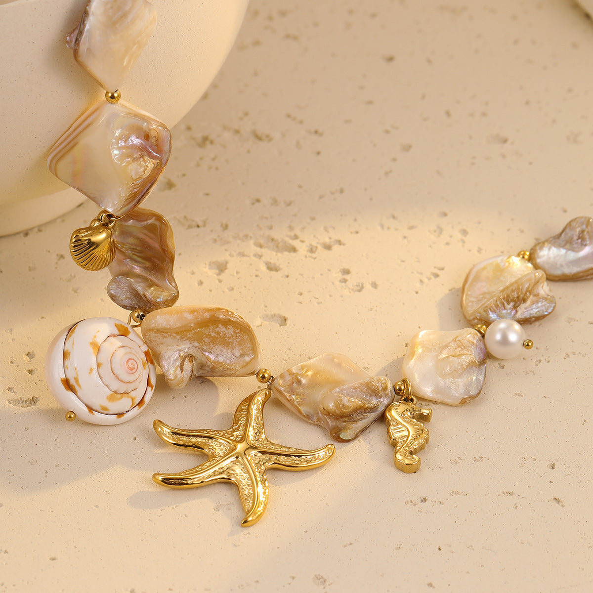 Catena per clavicola a forma di stella marina con conchiglia irregolare in stile vacanza