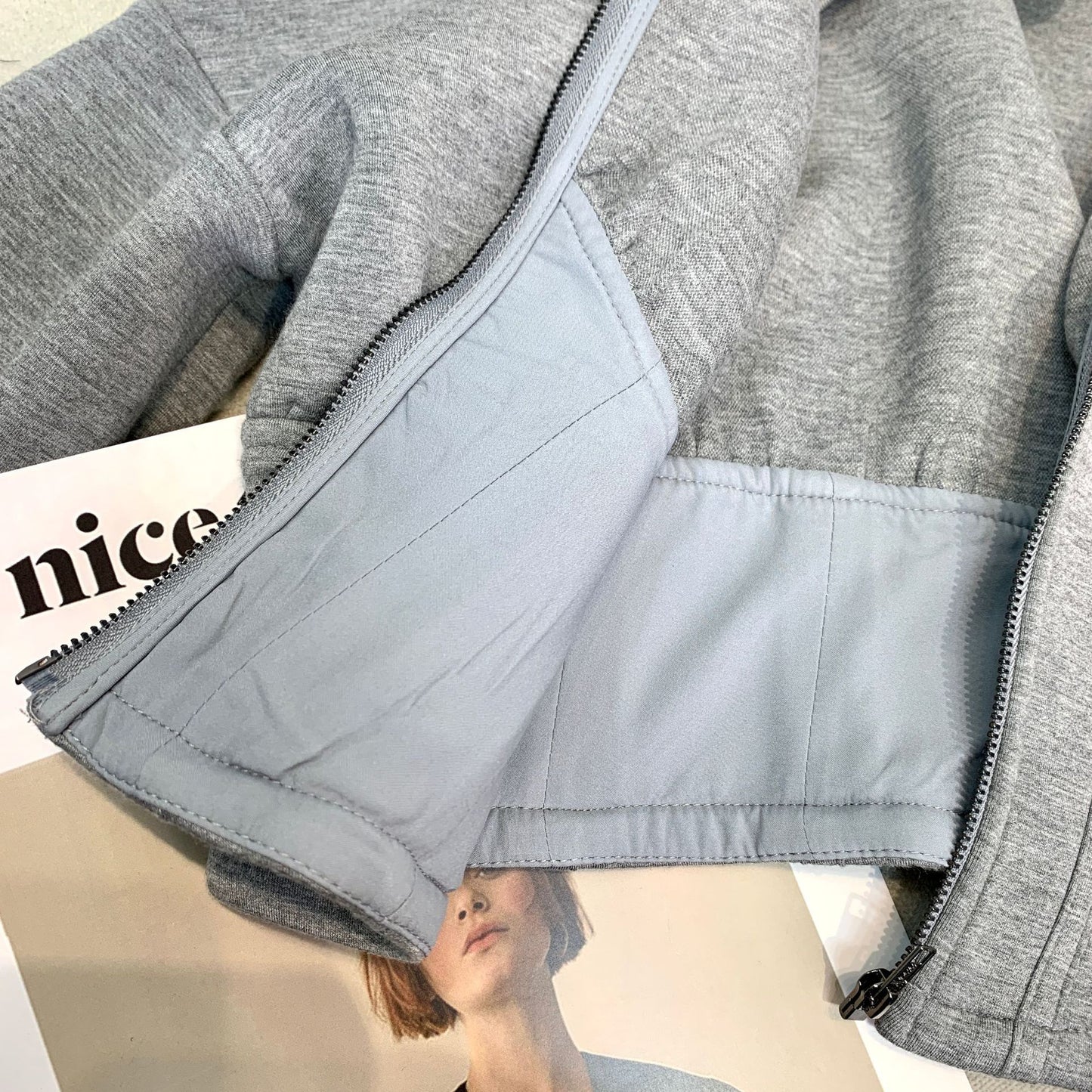 Maglione di cotone grigio, pantaloni, set casual sportivo