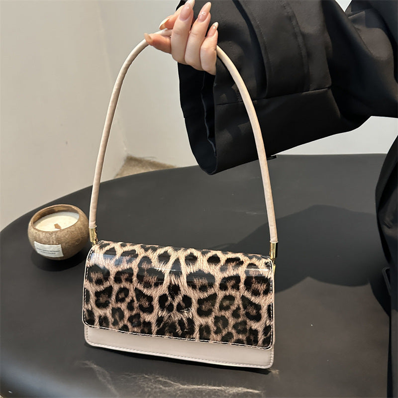 Borsa a tracolla con stampa leopardata e interesse speciale