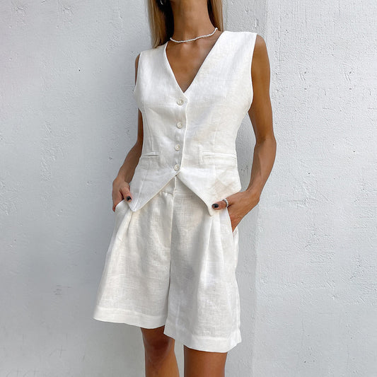 Completo da donna con gilet e temperamento alla moda
