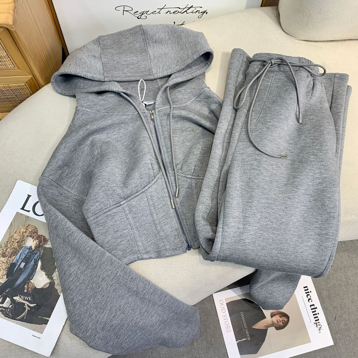 Maglione di cotone grigio, pantaloni, set casual sportivo
