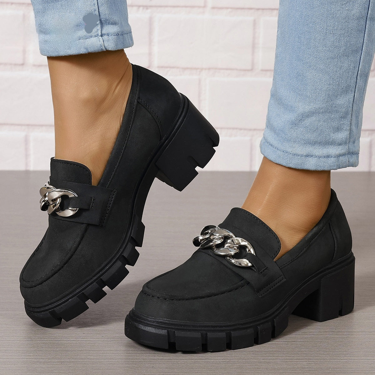 Scarpe alla moda da donna con catena di grandi dimensioni