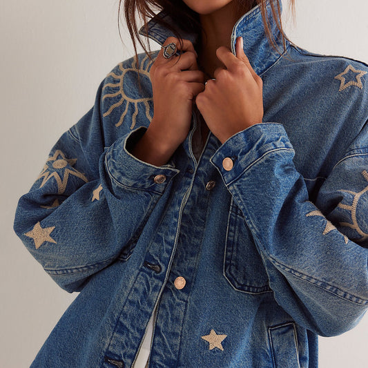 Freizeit-Jeansjacke mit Stickereien