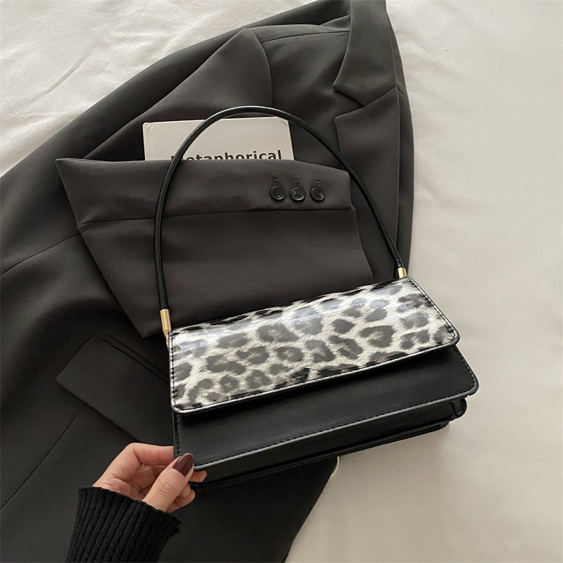 Borsa a tracolla con stampa leopardata e interesse speciale