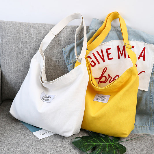 Schultertasche im koreanischen Stil mit Buchstaben