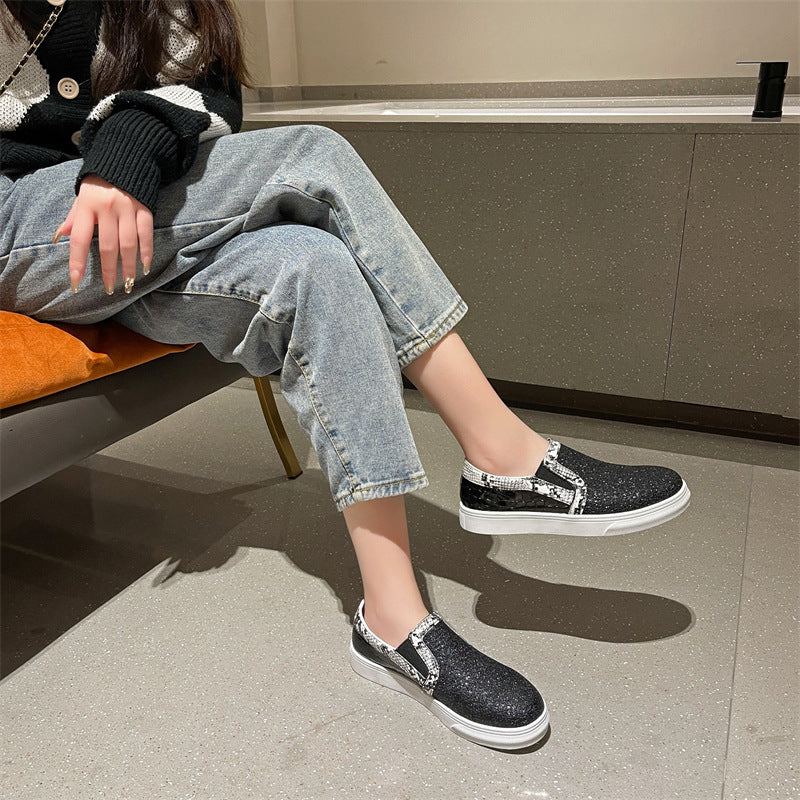 Scarpe da donna con punta tonda e paillettes, modello serpente e fondo piatto