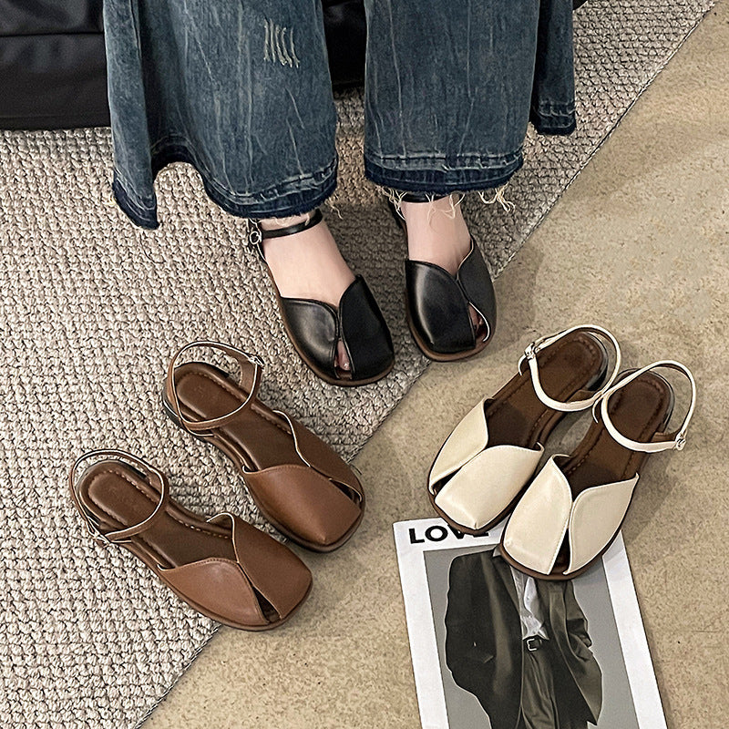 Sandali piatti con punta chiusa in stile Maillard