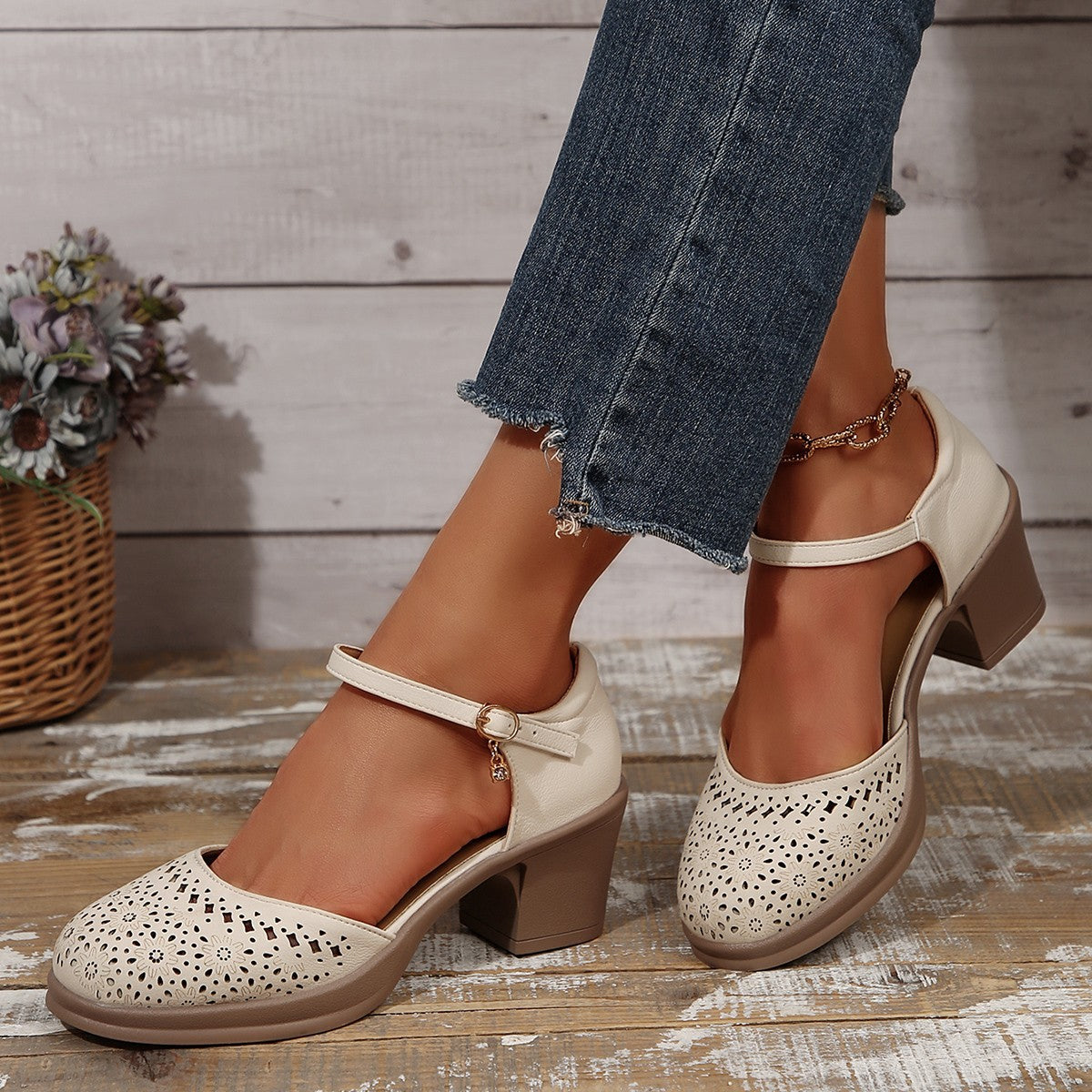 New Retro Easy Matching Hollow Out Mid Heel Toe Box Ankle-strap Buckle Pumps Women