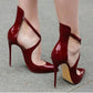 Damenschuhe mit gekreuzten Riemen und Stilettoabsatz