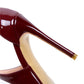 Damenschuhe mit gekreuzten Riemen und Stilettoabsatz