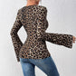 Top in maglia sexy attillato con scollo a V a strati leopardati e maniche svasate