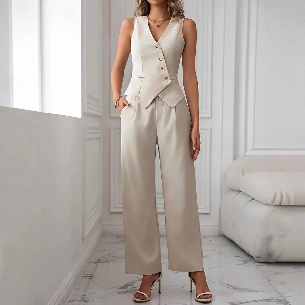 Completo da donna alla moda casual con gilet e pantaloni