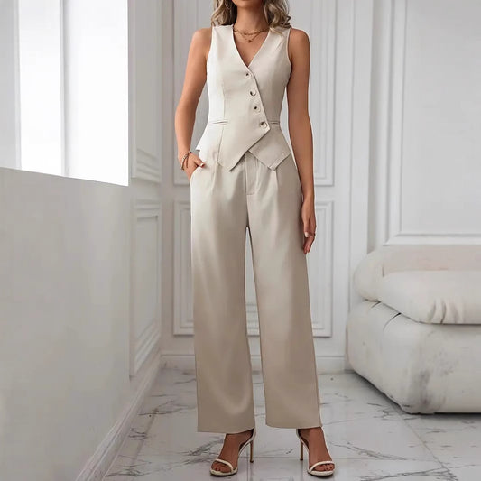 Completo da donna alla moda casual con gilet e pantaloni