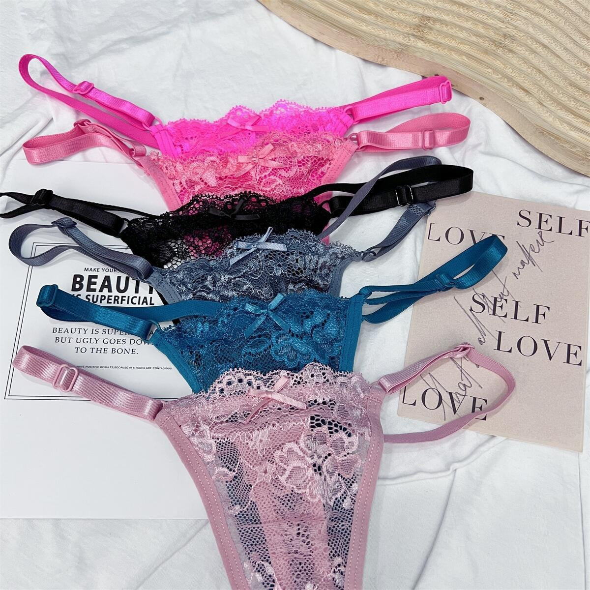 Hohle Spitze, verstellbare Schnalle, niedrige Taille, weiche, bequeme Unterwäsche für Damen