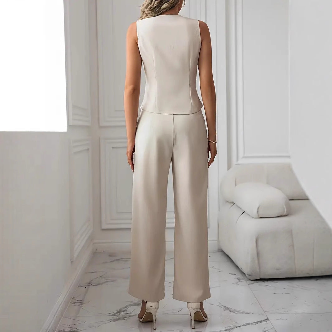 Completo da donna alla moda casual con gilet e pantaloni