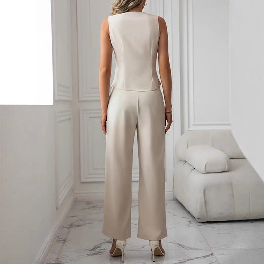 Completo da donna alla moda casual con gilet e pantaloni